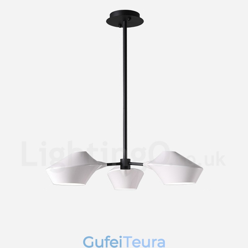 נברשת רטרו לינארית 3 אור עם גוונים אקריליים במוסך בחוץ