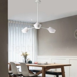 נברשת רטרו לינארית 3 אור עם גוונים אקריליים במוסך בחוץ