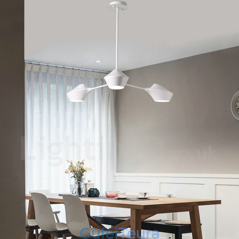 נברשת רטרו לינארית 3 אור עם גוונים אקריליים במוסך בחוץ