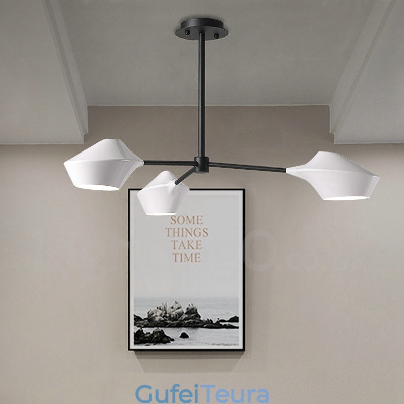 נברשת רטרו לינארית 3 אור עם גוונים אקריליים במוסך בחוץ