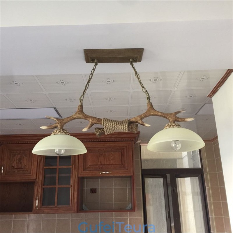 2 חום בהיר כפרי אומנותי רטרו Antler עתיק תליון אור עם גוון זכוכית