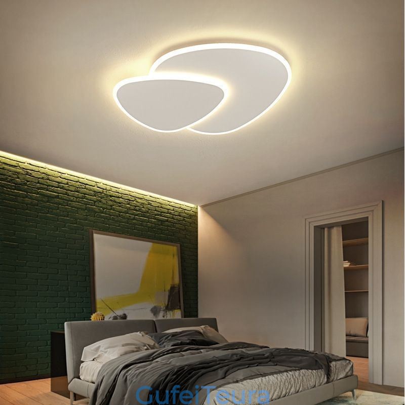 תאורת תקרה עם משולש כפול בהר