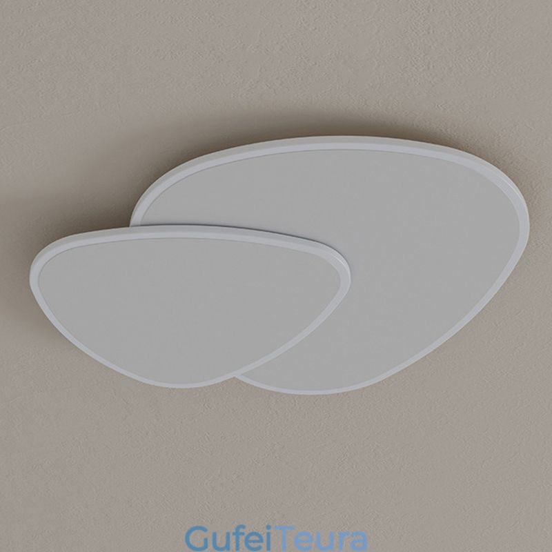 תאורת תקרה עם משולש כפול בהר