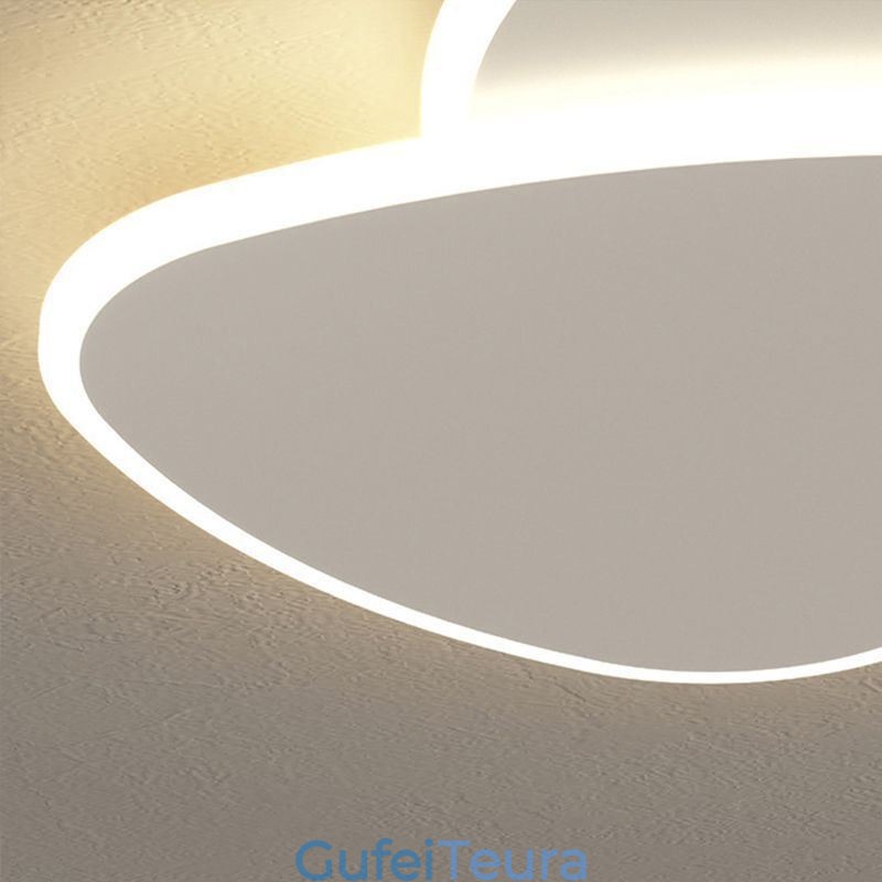 תאורת תקרה עם משולש כפול בהר