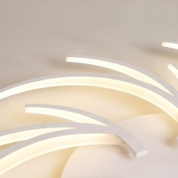 תאורה מודרנית לתקרה לא סדירה ליניארית