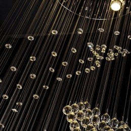 מבואה של נברשת קריסטל אלגנטית לאורות תקרה