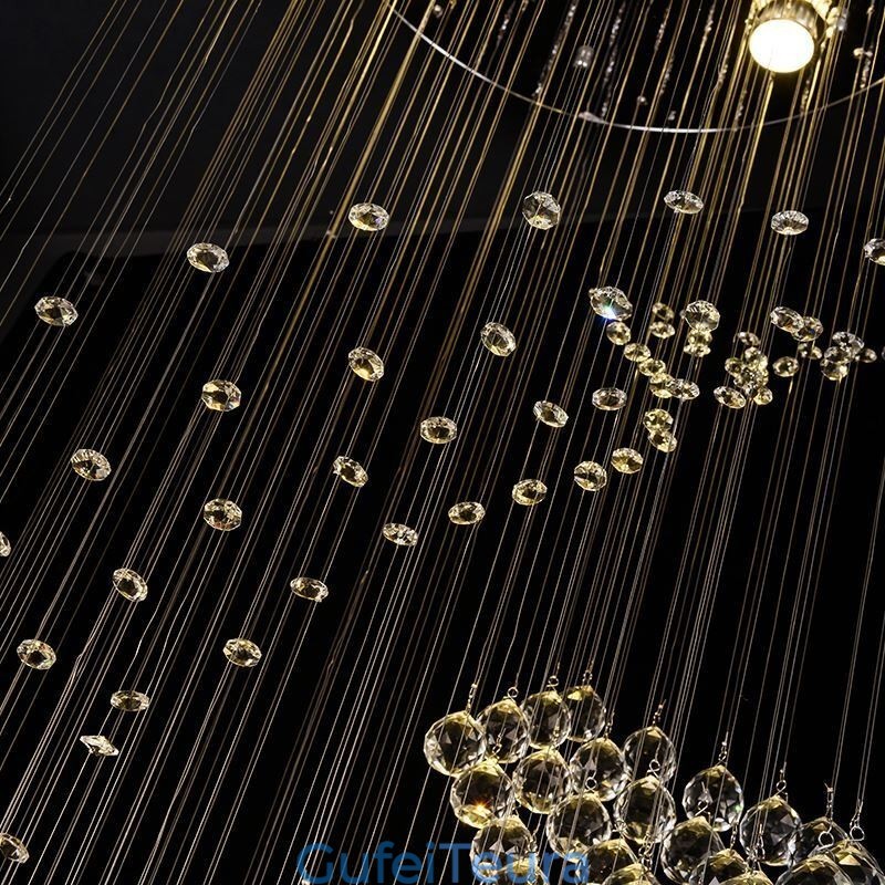 מבואה של נברשת קריסטל אלגנטית לאורות תקרה