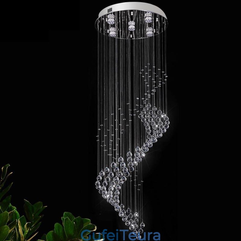 מבואה של נברשת קריסטל אלגנטית לאורות תקרה