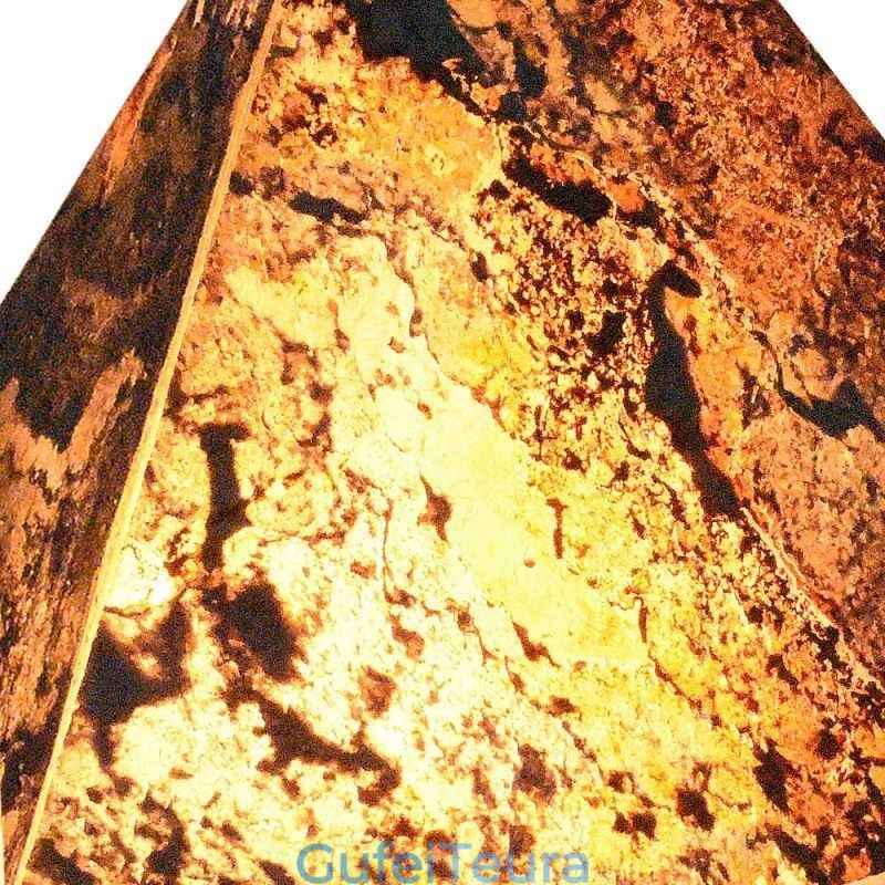 עיצוב שקוף תלת מימד בצורת יהלום גיאומטרי