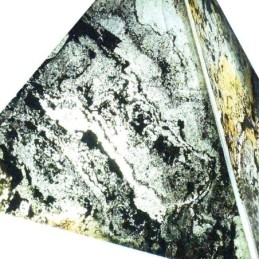 עיצוב שקוף תלת מימד בצורת יהלום גיאומטרי