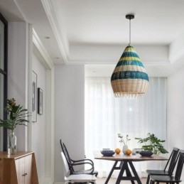 במבוק וקש תליון אור פסים מרווחים ארוגים ביד מנורת תקרה אהיל