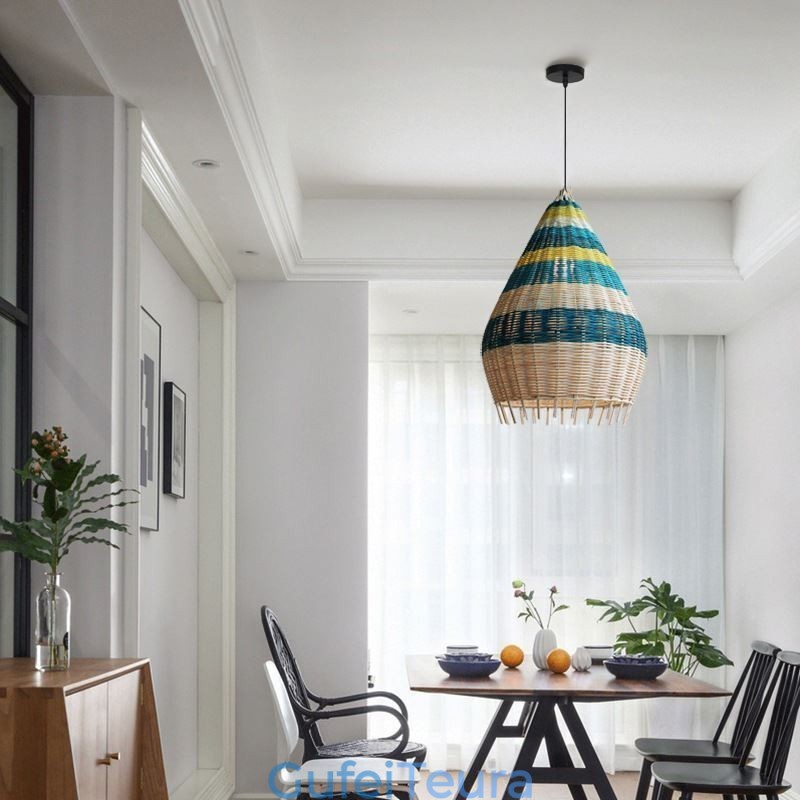 במבוק וקש תליון אור פסים מרווחים ארוגים ביד מנורת תקרה אהיל