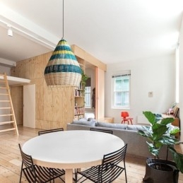 במבוק וקש תליון אור פסים מרווחים ארוגים ביד מנורת תקרה אהיל