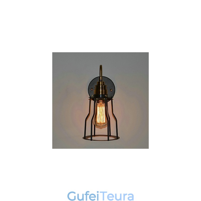 מנורת קיר בסגנון חוזה בצפון אמריקה