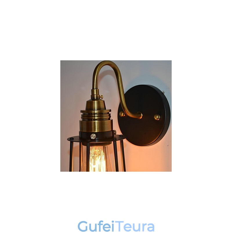 מנורת קיר בסגנון חוזה בצפון אמריקה