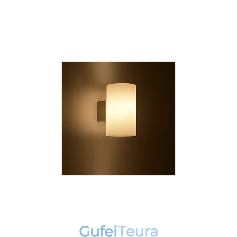 מנורת קיר מזכוכית לבסיס מתכת וגוון זכוכית לאור חדר שינה