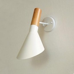 סלון פשוט מודרני מיטת ברזל יצוק מנורת קיר חיקוי עץ