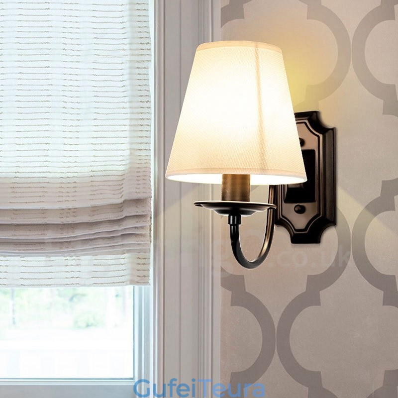 פמוטי קיר מקורה עם אור יחיד מודרני עכשווי