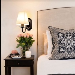 פמוטי קיר מקורה עם אור יחיד מודרני עכשווי