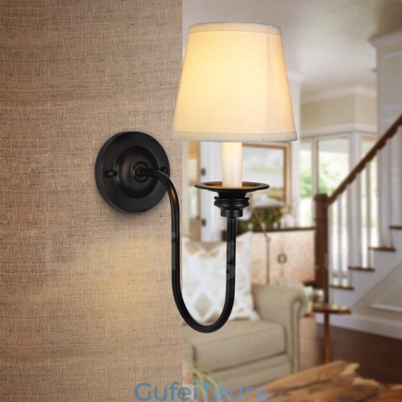 פמוטי קיר מקורה קלאסיים מסורתיים עם אור יחיד