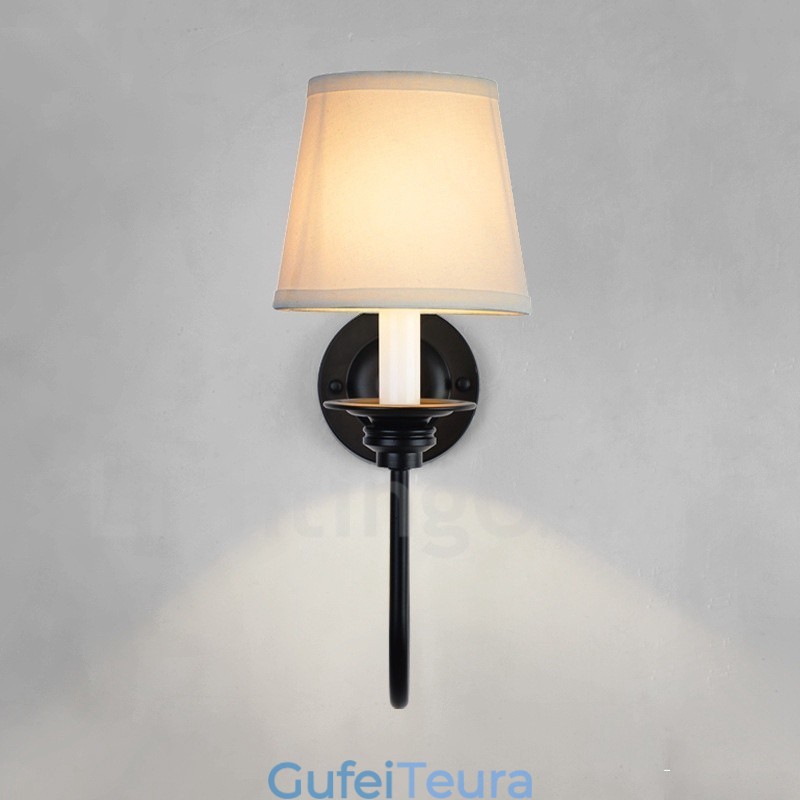 פמוטי קיר מקורה קלאסיים מסורתיים עם אור יחיד