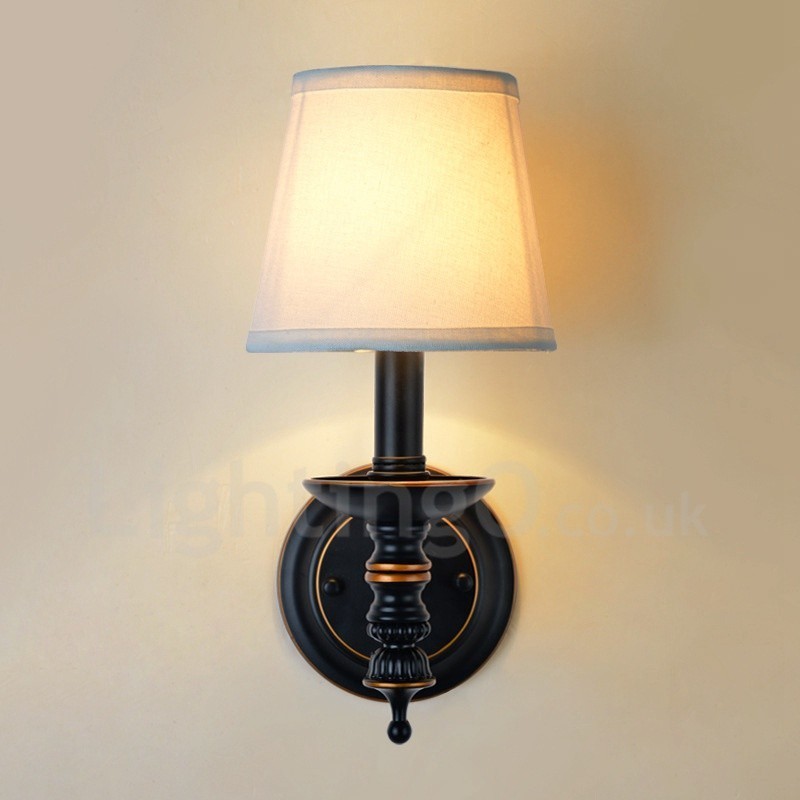 פמוטי קיר מקורה קלאסיים מסורתיים עם אור יחיד