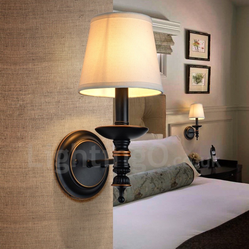 פמוטי קיר מקורה קלאסיים מסורתיים עם אור יחיד