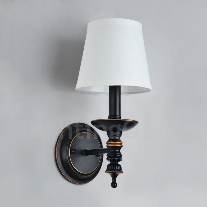 פמוטי קיר מקורה קלאסיים מסורתיים עם אור יחיד