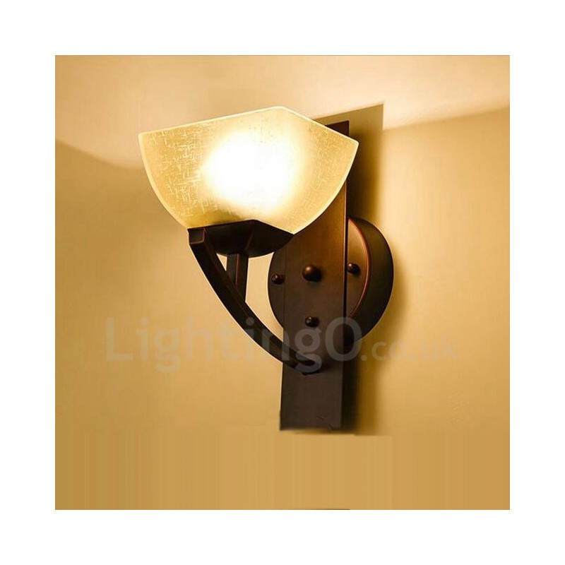 פמוטי קיר מקורה קלאסיים מסורתיים עם אור יחיד