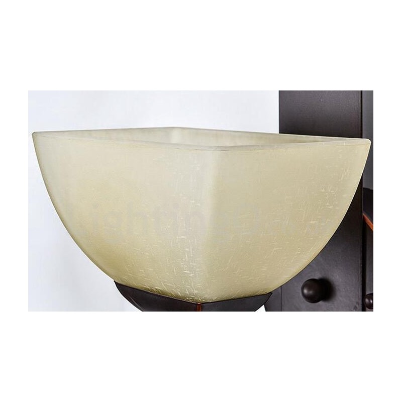 פמוטי קיר מקורה קלאסיים מסורתיים עם אור יחיד