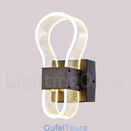 מנורת קיר מודרנית עם גוון אקרילי למעבר במסדרון חדר השינה