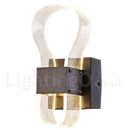 מנורת קיר מודרנית עם גוון אקרילי למעבר במסדרון חדר השינה