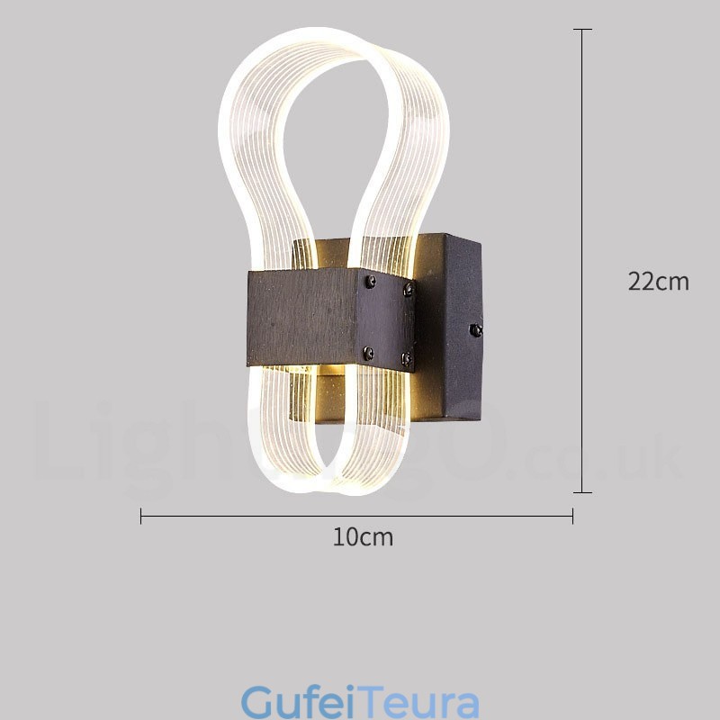 מנורת קיר מודרנית עם גוון אקרילי למעבר במסדרון חדר השינה