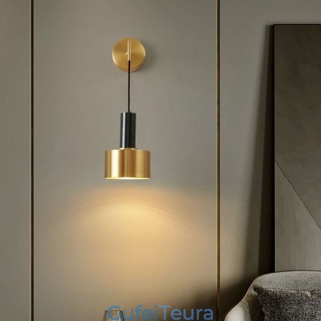 פמוט קיר מודרני בצבע שחור זהב שחור