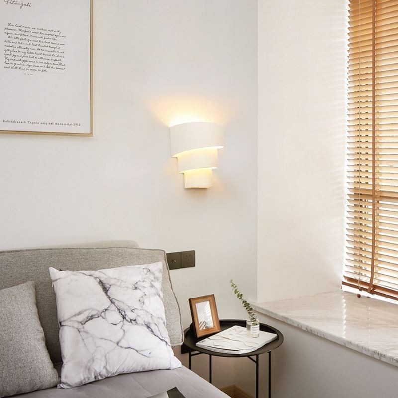 מנורת קיר מודרנית מינימליסטית ספירלת עוגת פמוט אור ליד המיטה