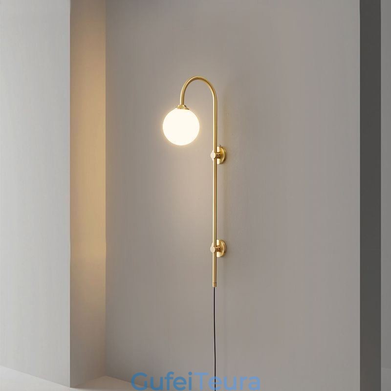 פמוט קיר מודרני מוברש זהב אור קיר