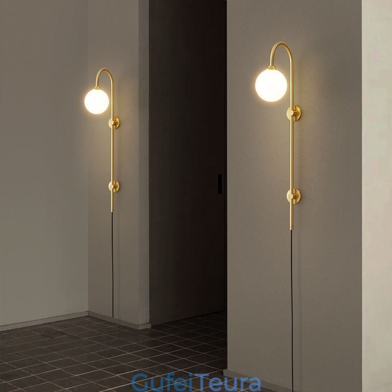 פמוט קיר מודרני מוברש זהב אור קיר