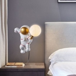 פמוט קיר מודרני Creative Astronaut Resin Wall Light Kids