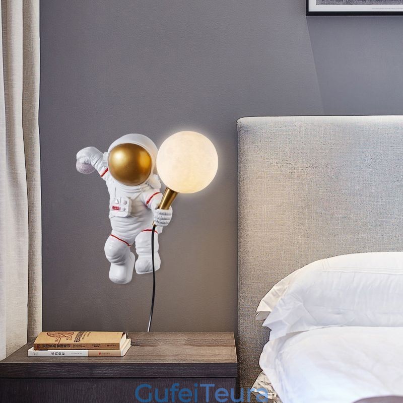 פמוט קיר מודרני Creative Astronaut Resin Wall Light Kids