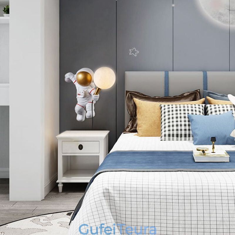 פמוט קיר מודרני Creative Astronaut Resin Wall Light Kids