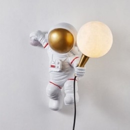 פמוט קיר מודרני Creative Astronaut Resin Wall Light Kids