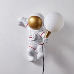 פמוט קיר מודרני Creative Astronaut Resin Wall Light Kids