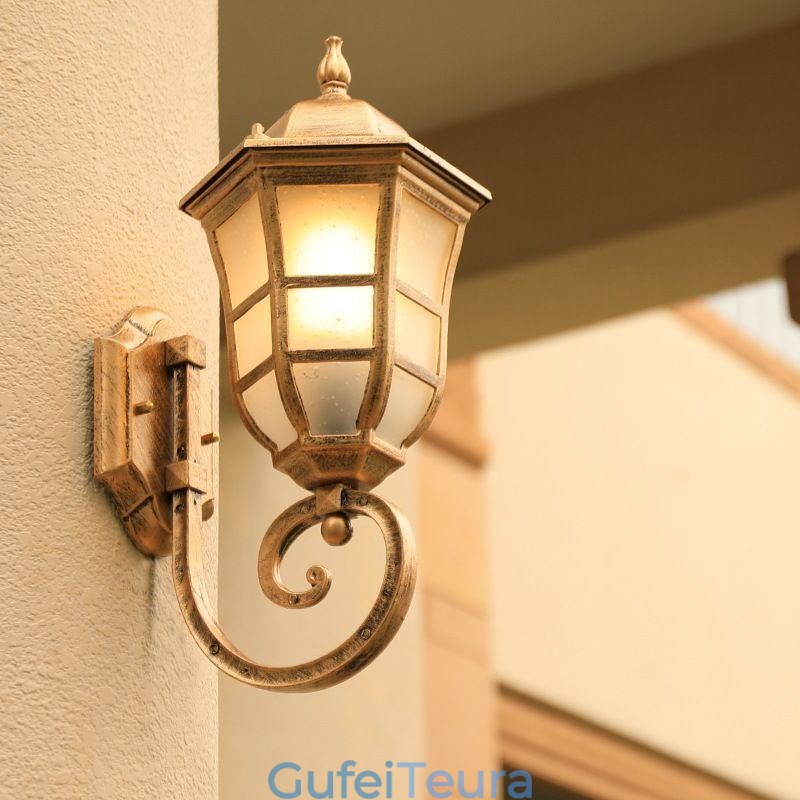 פמוט קיר אירופאי רטרו חיצוני אור ראש יחיד עמיד למים זכוכית חלבית אור קיר